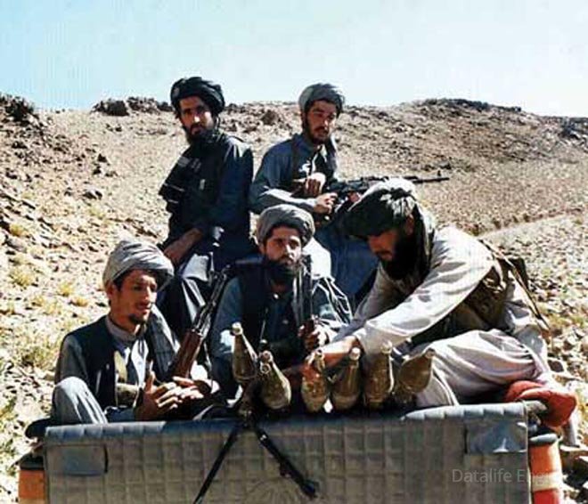 "Taliban" 10 nəfəri girov götürüb