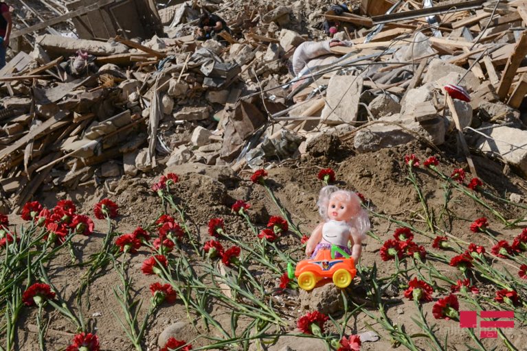 Erməni terrorunun hədəfi Gəncə şəhəri: raket düşən ərazi bir gün sonra - FOTOLENT