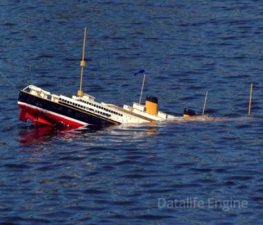 Rusiyada gəmi batıb - 17 ölü