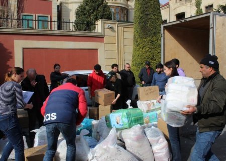 Azərbaycanlılar Ukrayna üçün bir günə 3,5 tondan çox yardım topladı