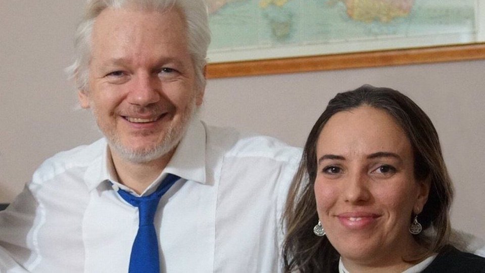 London həbsxanasında TOY: “WikiLeaks”in qurucusu evləndi