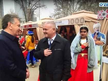 Özbəkistan Prezidenti Daşkənddəki Azərbaycan guşəsini ziyarət edib