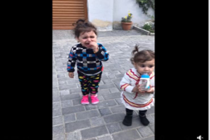 Azərbaycanda ana 2 uşağını atıb qaçdı