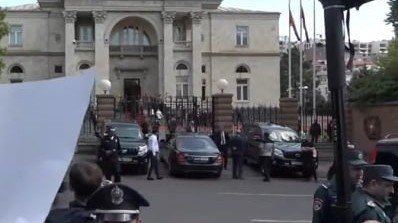 Ermənistanda prezident iqamətgahının qarşısında aksiya keçirilir