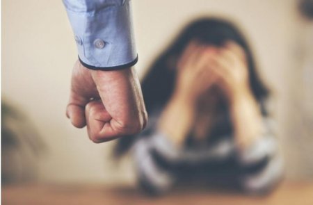  ﻿ Gəncədə şok olay: Sahibkar arvadına xəsarət yetirdi - TƏFƏRRÜAT