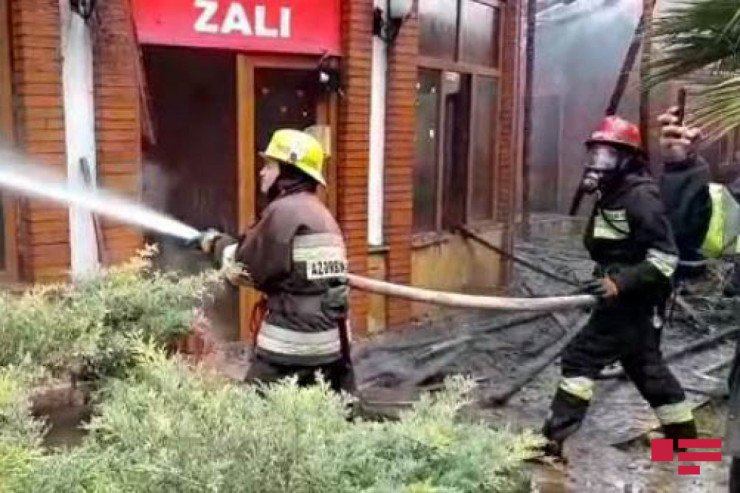 Bakının mərkəzində yanan restoran söndürüldü - YENİLƏNİB