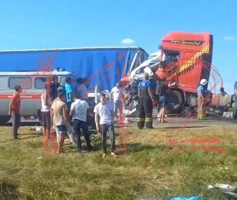 Rusiyada DƏHŞƏTLİ QƏZA: 16 nəfər öldü - FOTO Rusiyada DƏHŞƏTLİ QƏZA: 16 nəfər öldü - FOTO