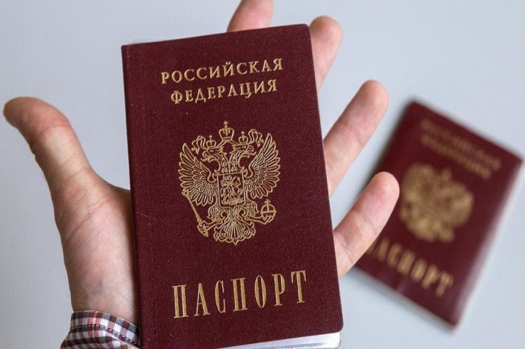 Rusiya vətəndaşlarına etibarlılıq müddəti 10 il olan xarici pasportların verilməsini dayandırdı