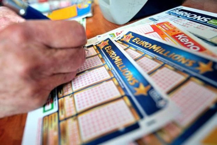 Cekpot UDDU: Lotereya biletini zibilliyə atdı