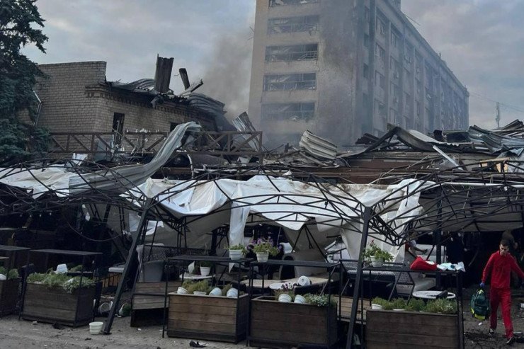 Rusiya bu şəhəri raketlə vurdu: Ölənlər var Rusiya bu şəhəri raketlə vurdu: Ölənlər var