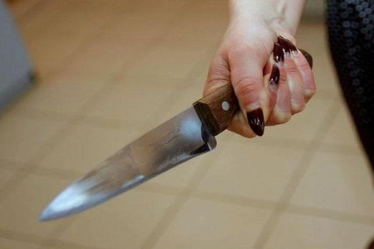 Sevgilisini bıçaqlayan qadın polisi belə aldatdı