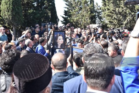 Qənirə Paşayeva son mənzilə belə yola salındı - FOTOLENT