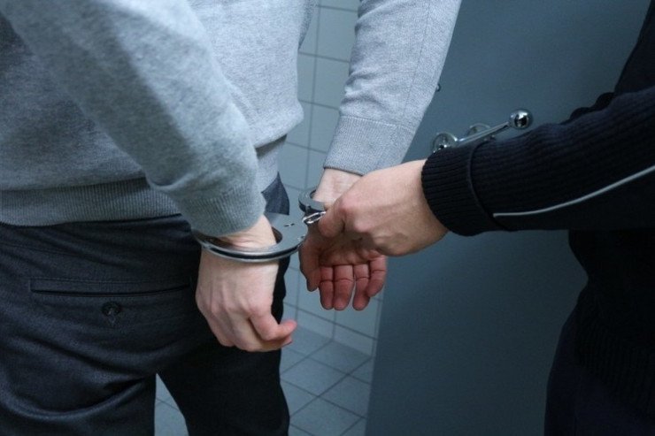 13 yaşlı şagirdi ilə intim mövzularda yazışan müəllim saxlanıldı 13 yaşlı şagirdi ilə intim mövzularda yazışan müəllim saxlanıldı