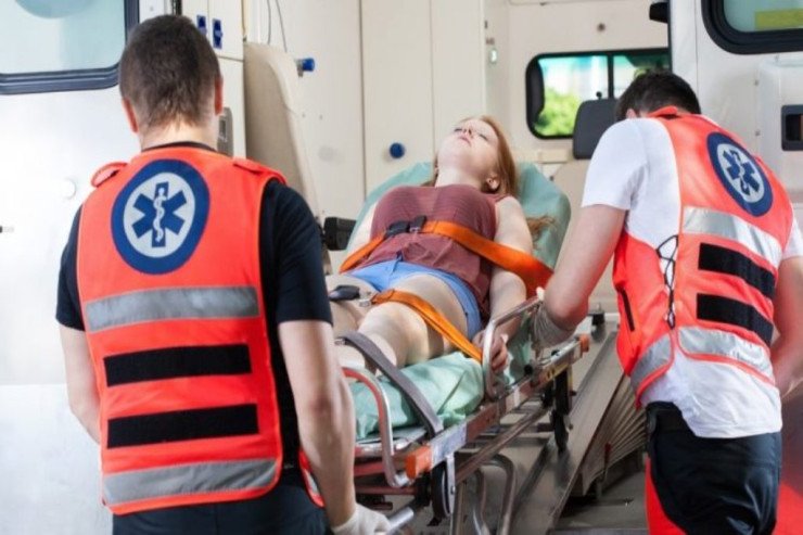Gec gələn ambulansın feldşeri döyüldü