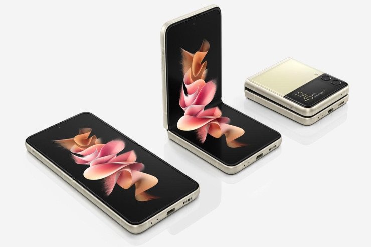 Qatlanan telefonların istehsalında lider dəyişdi