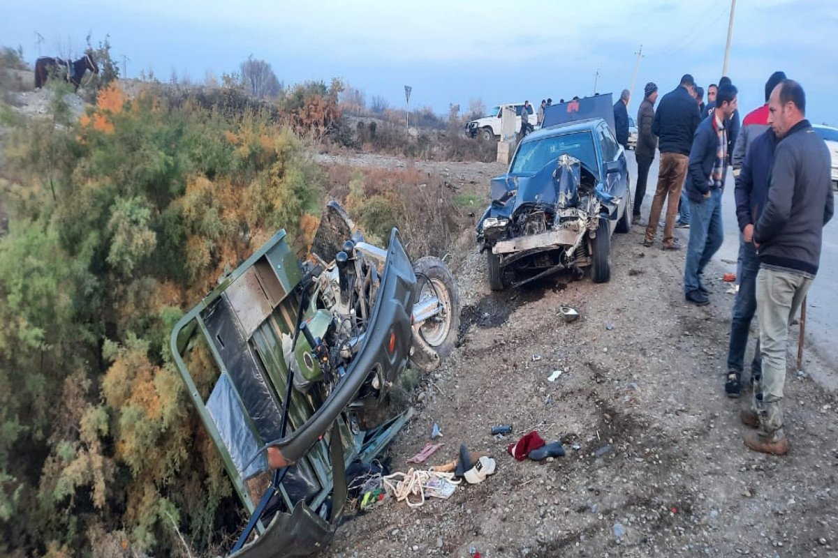 Kürdəmirdə avtomobillə motosiklet toqquşub, ölən var