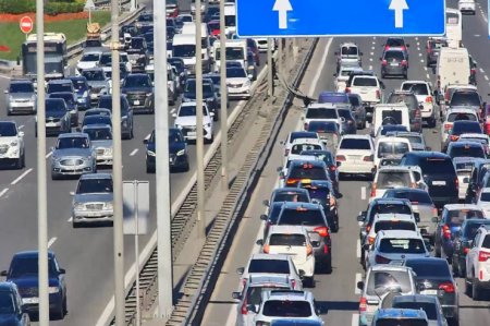 Aeroport yolunda QƏZA: Tıxac yarandı Aeroport yolunda QƏZA: Tıxac yarandı