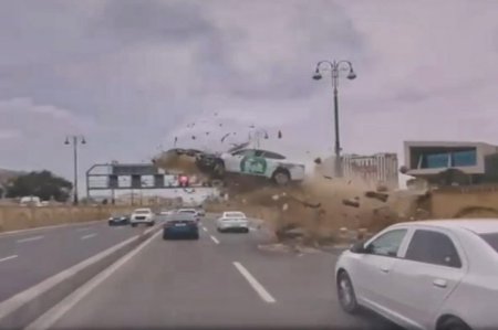 Bakıda GÖRÜLMƏMİŞ QƏZA: "Bolt" belə uçdu - HADİSƏ ANI - YENİLƏNİB Bakıda GÖRÜLMƏMİŞ QƏZA: "Bolt" belə uçdu - HADİSƏ ANI - YENİLƏNİB